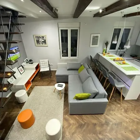Danube House, Belgrád